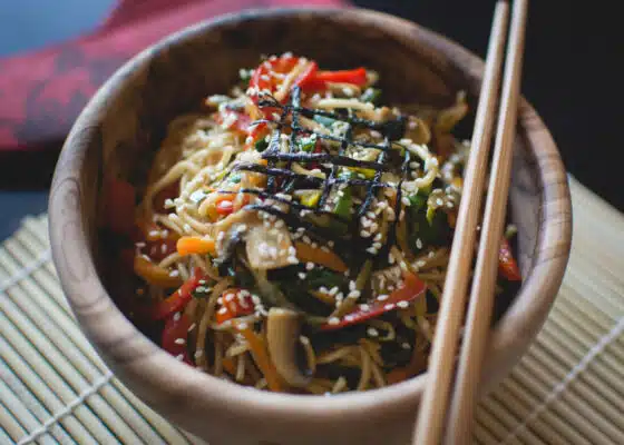 Pan-fried noodles with tomatoes, and sesame seeds