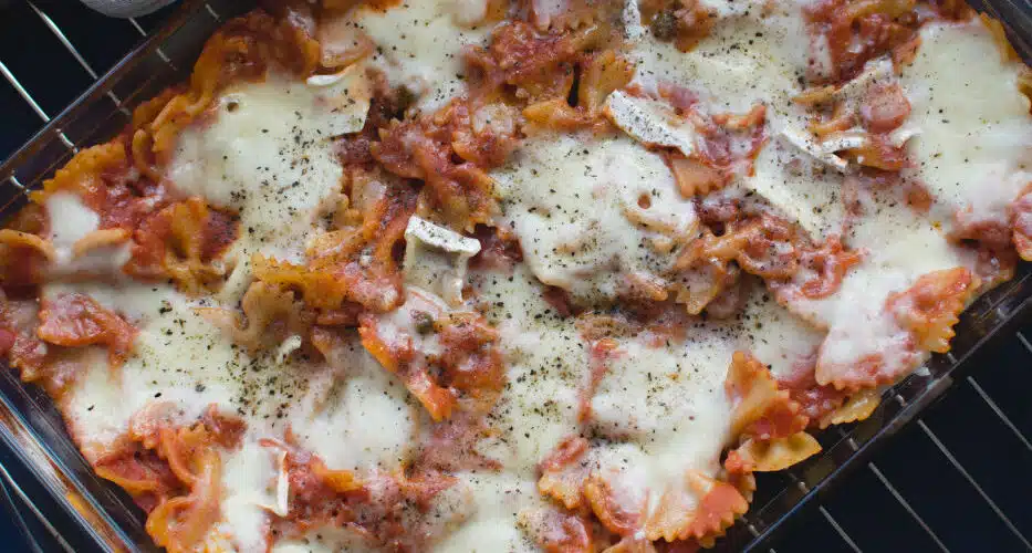 Baked pasta with tomatoes and cheese