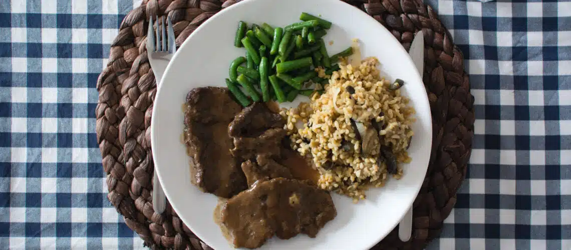 Steak with bulgur and green beans